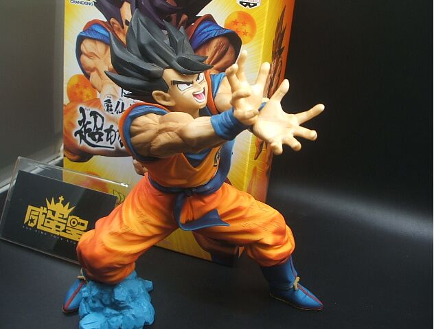 MU&Ntilde;ECO MEDIANO GOKU KAMEHAMEHA